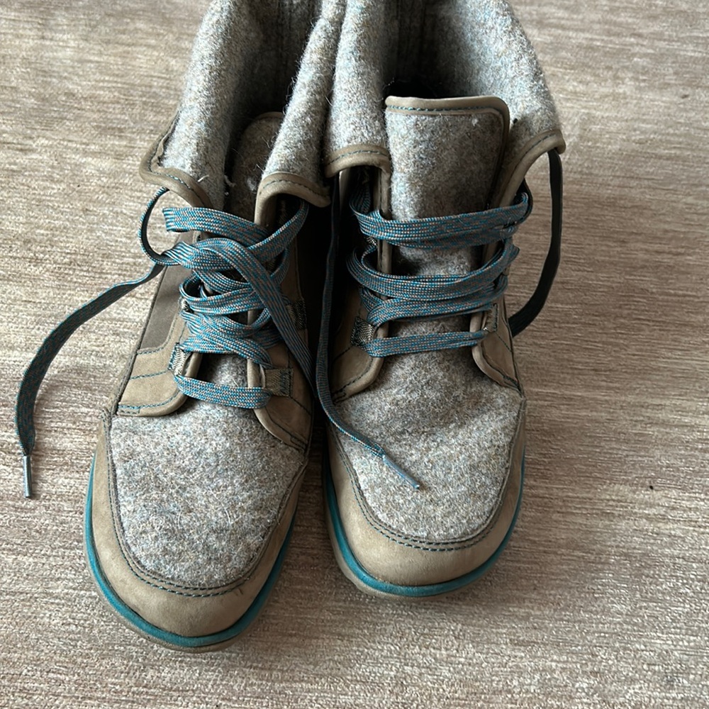 Chaco brand women’s hiking boot, warm